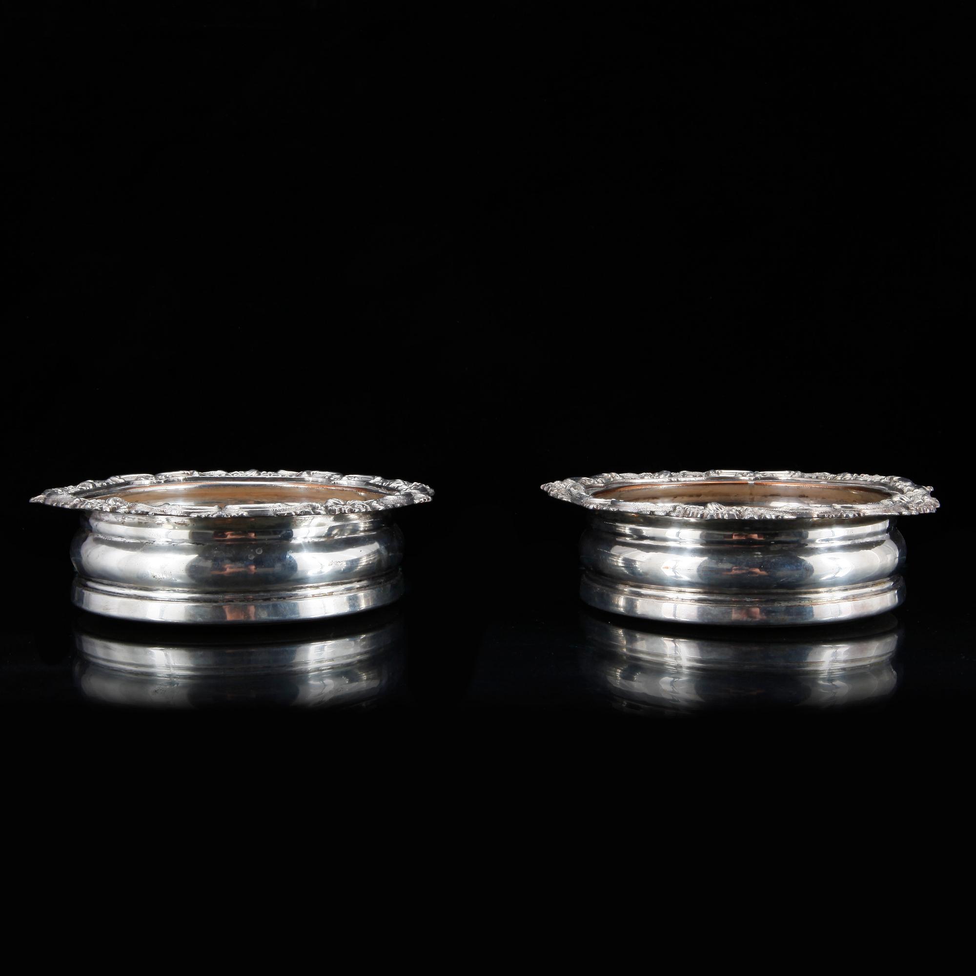 COASTER, ett par, nysilver, 1800-talets slut.