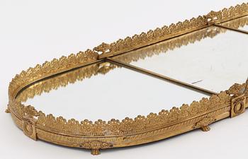 BORDSPLATEAU. Empirestil, 1800-talets andra hälft.