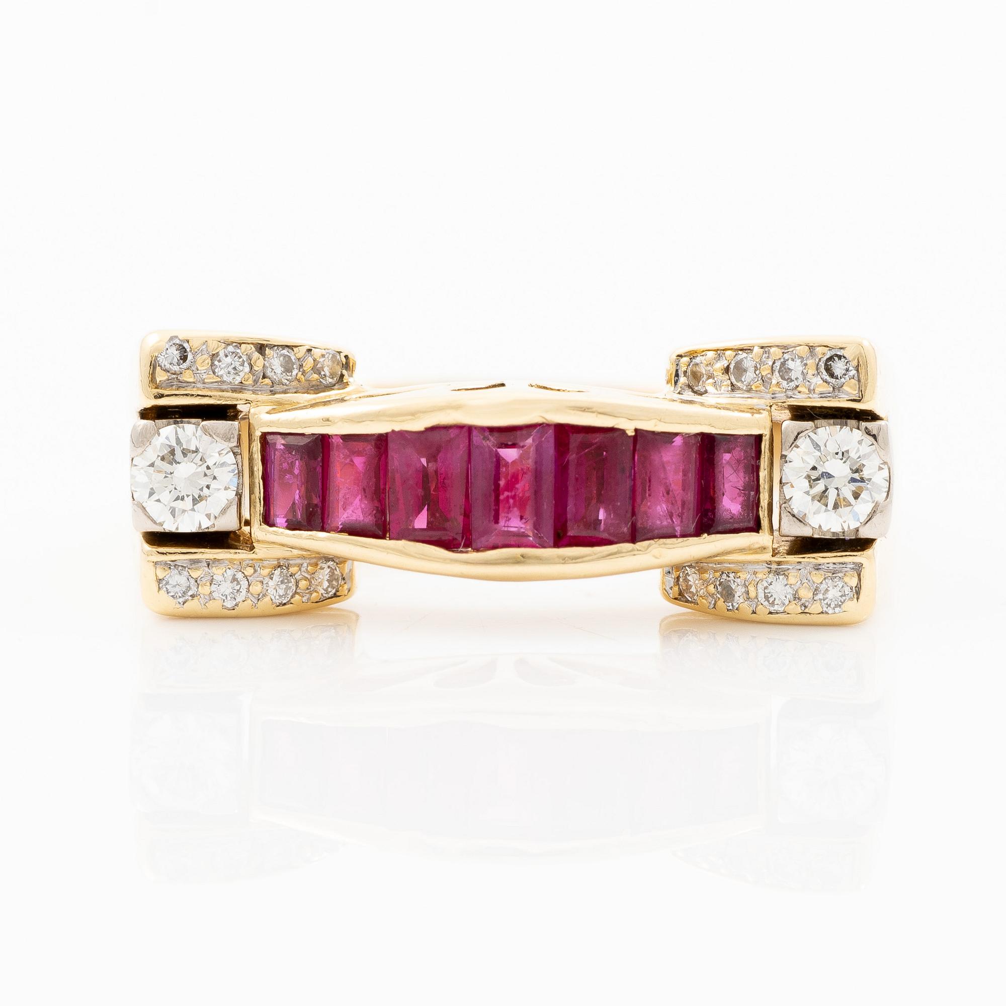 Ring, Engelbert, 18K gold with carré-cut rubies and brilliant-cut diamonds.
