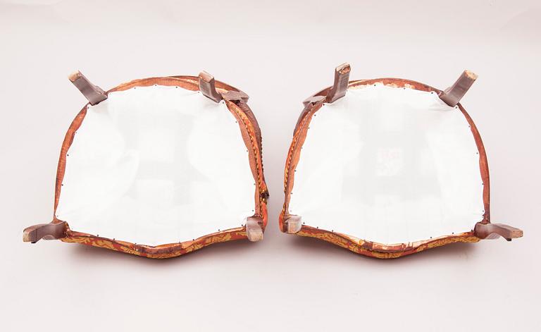 KARMSTOLAR, ett par, rokokostil, 1900-talets senare hälft.