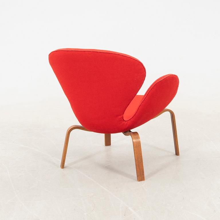 Arne Jacobsen, armchair "The Swan" for Fritz Hansen Denmark, mid/second half of the 20th century.