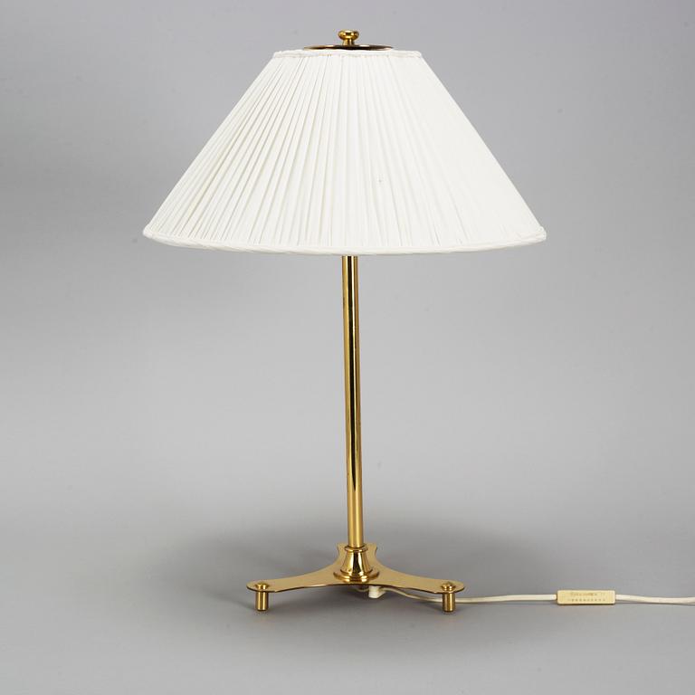 JOSEF FRANK, bordslampa i mässing, modell 2467, Firma Svenskt Tenn.