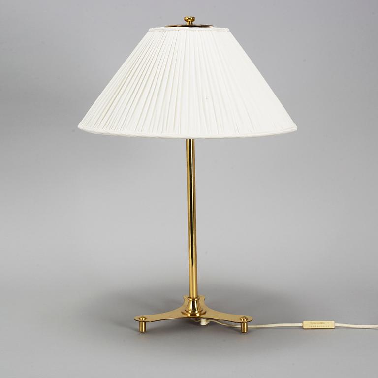 JOSEF FRANK, bordslampa i mässing, modell 2467, Firma Svenskt Tenn.