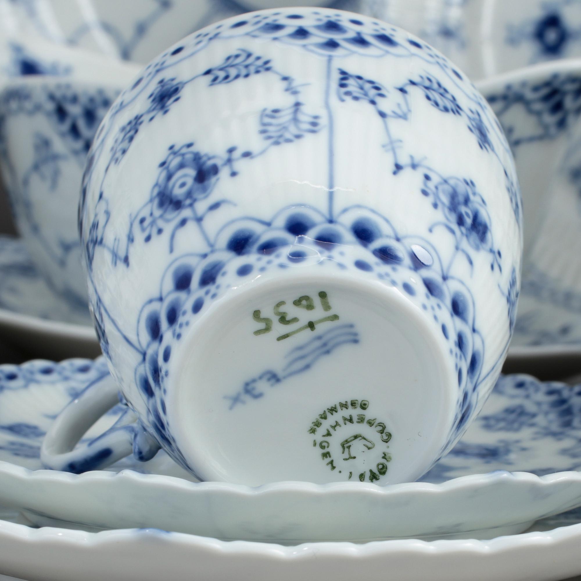 SERVISDELAR, porslin, 66 delar, "Musselmalet", Royal Copenhagen.