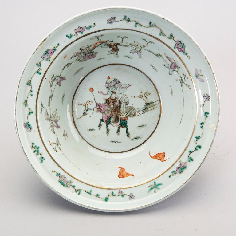 An early 20th century Chinese porcelain basin.