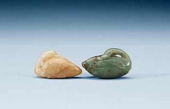 A set of two nephrite figures of ducks, Qing dynasty.