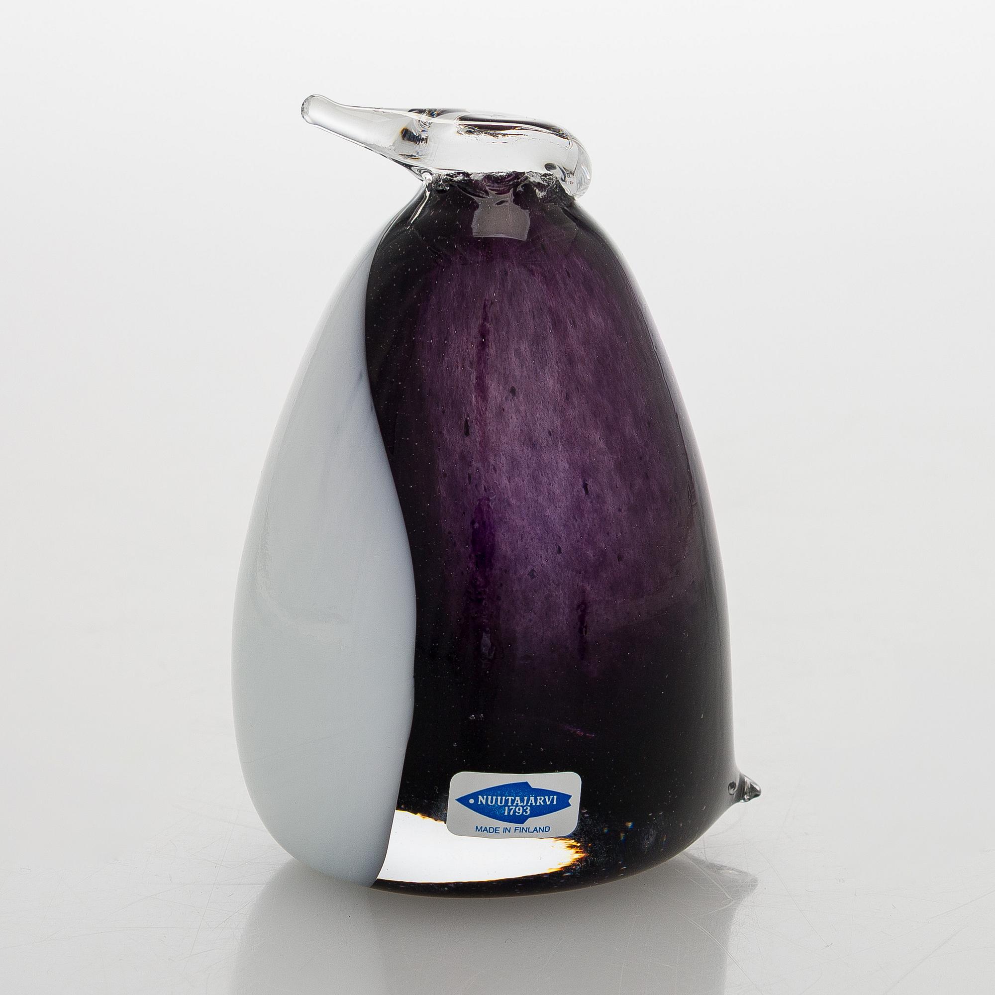 Oiva Toikka, a 'Penguin' glass bird, signed O. Toikka Nuutajärvi.