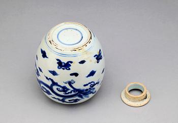 URNA, porslin, Kina, Ming-stil, 1800-tal.