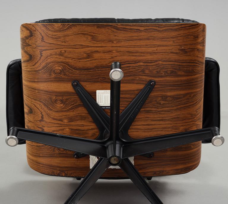 A Charles & Ray Eames "Lounge Chair and ottoman", Herman Miller, USA circa 1980.