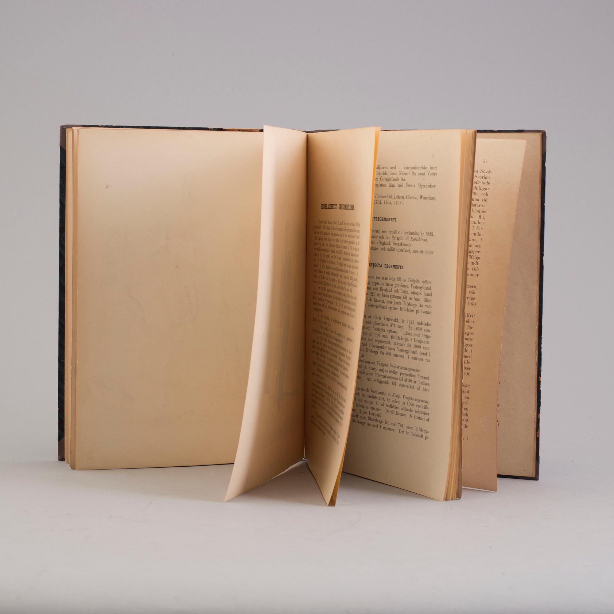 Book, Harald Oscar Prytz "Svenska arméens och flottans uniformer. Jemte smärre historiska uppsatser m.m." , 1890.