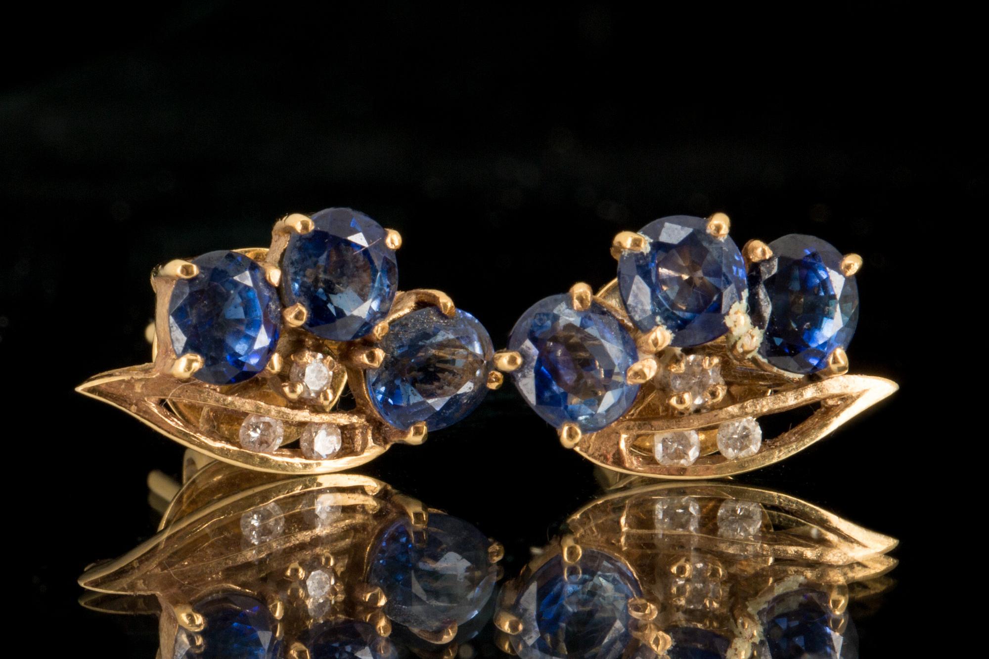 ÖRHÄNGEN, 18 k guld med safirer. Vikt totalt ca 2 gram.