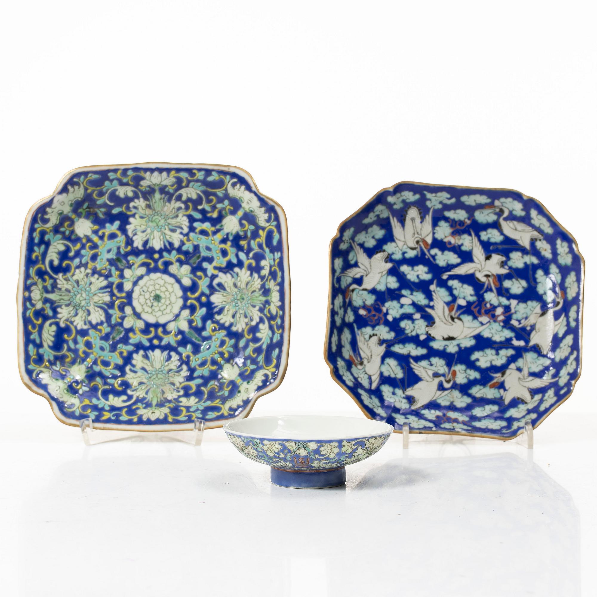Two enamelled dishes, Qing dynasty, circa 1900.