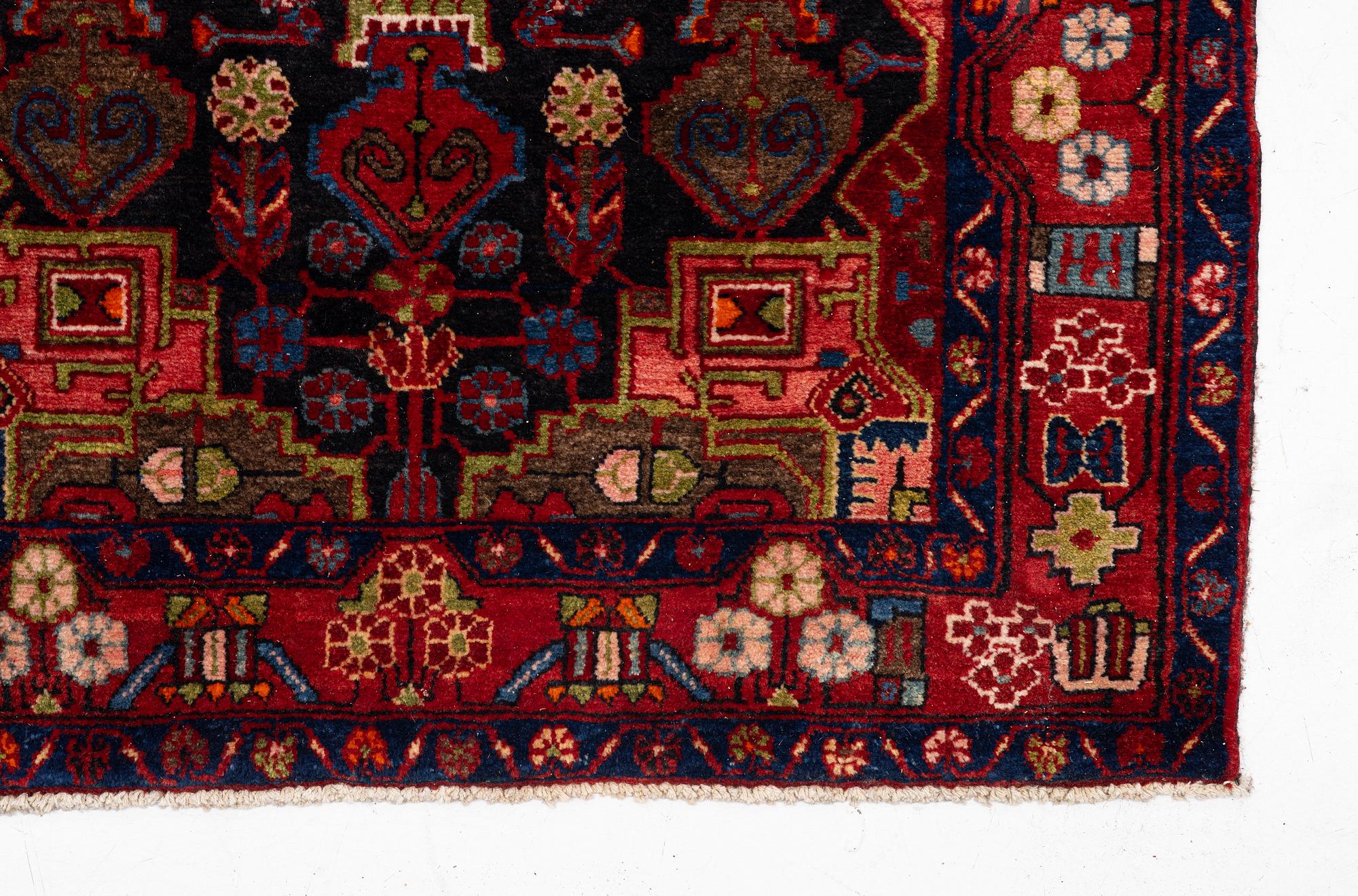 Semi-Antique Senneh runner., approx. 485 x 115 cm.