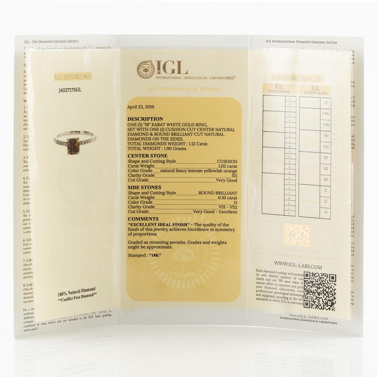 Ring 18K vitguld med cushionslipad gulorange diamant 1.02 ct,.