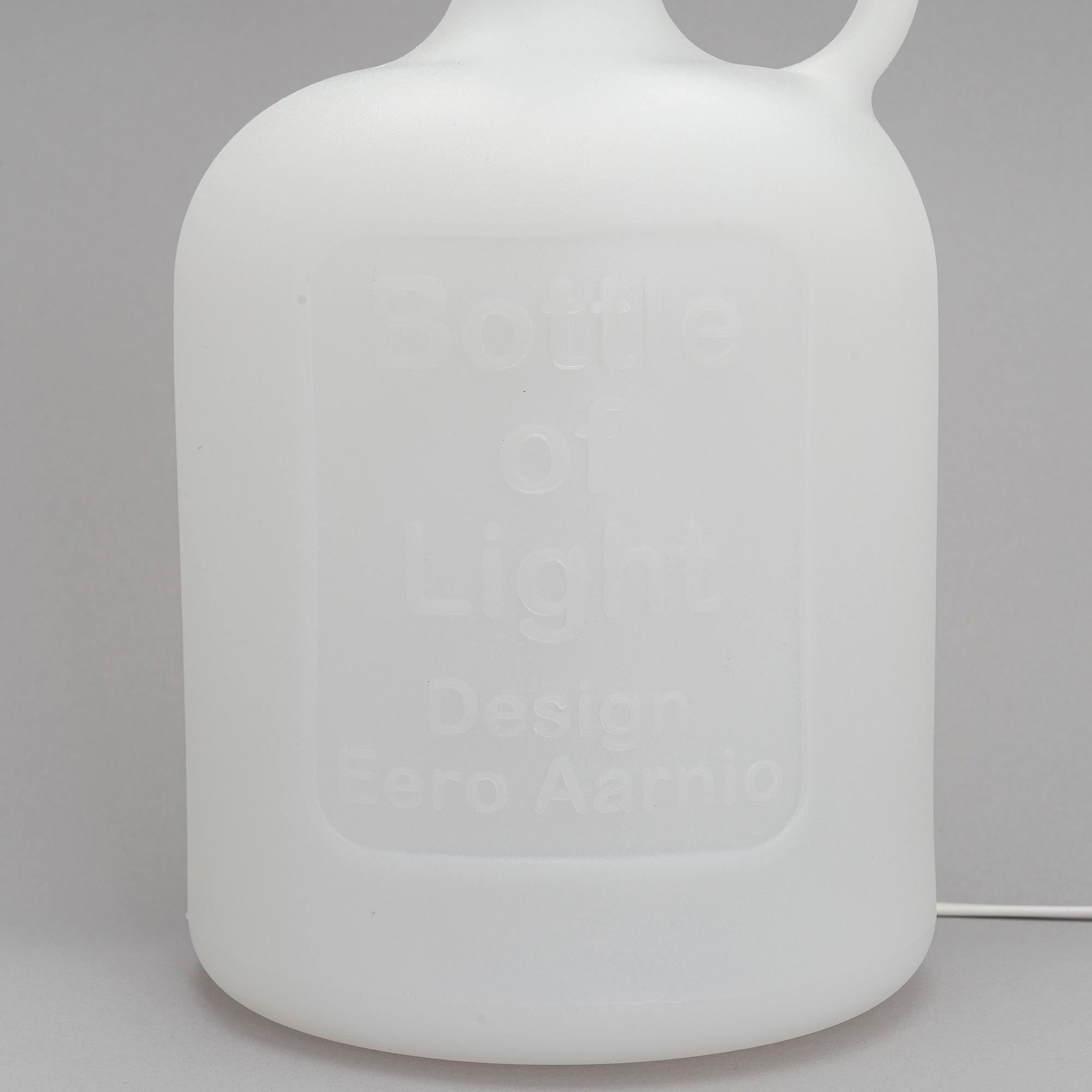 Eero Aarnio, pöytävalaisin "Bottle of Light" Melaja Oy, 2010.