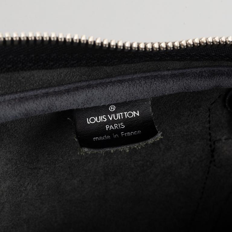 Louis Vuitton, a 'Taiga Kendall GM'.