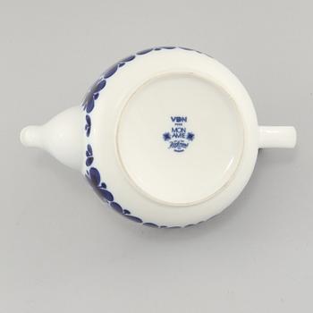 TEKANNA, porslin, "Mon Amie", Marianne Westman, Rörstrand. 1900-talets andra hälft.