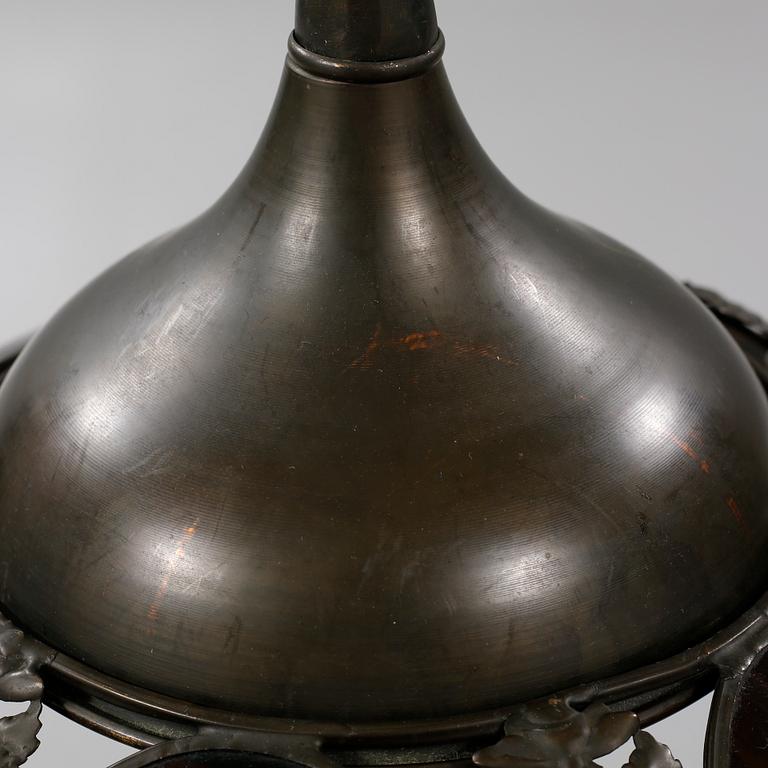 An early 20th century ceiling lamp.