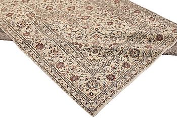 A carpet, Kashan, ca 340 x 238 cm.