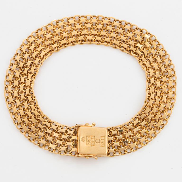 18K gold bracelet.