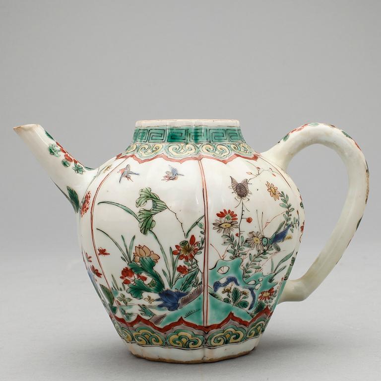 TEKANNA, porslin, Qingdynastin Kangxi (1662-1722).