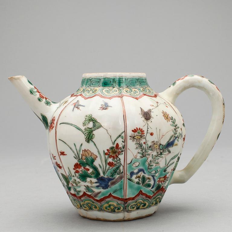 TEKANNA, porslin, Qingdynastin Kangxi (1662-1722).