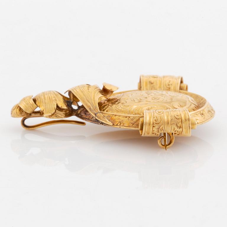 A G Möllenborg 18K gold demi parure comprising a bracelet, a brooch and a pair of earrings.