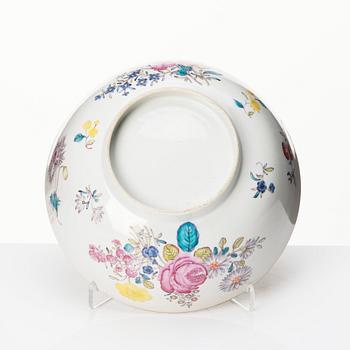 A famille rose punch bowl, Qing dynasty, Qianlong (1736-95).
