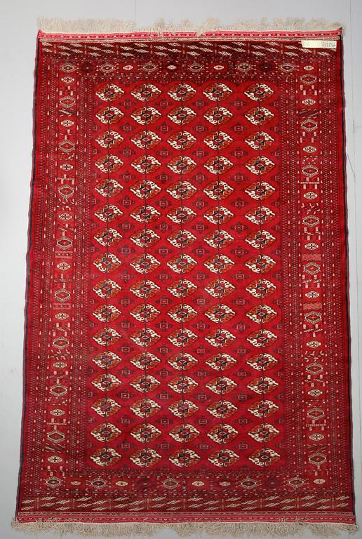 MATTA, Bochara, silke. 335 x 225 cm.