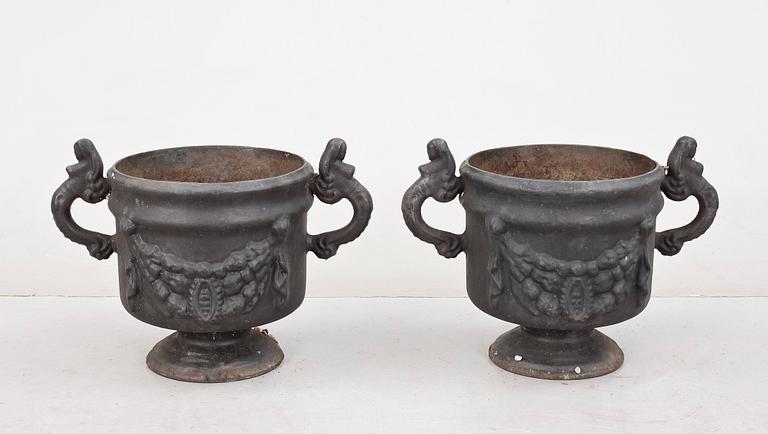 URNOR, ett par, gjutjärn, Stavsjö, 1900-tal.