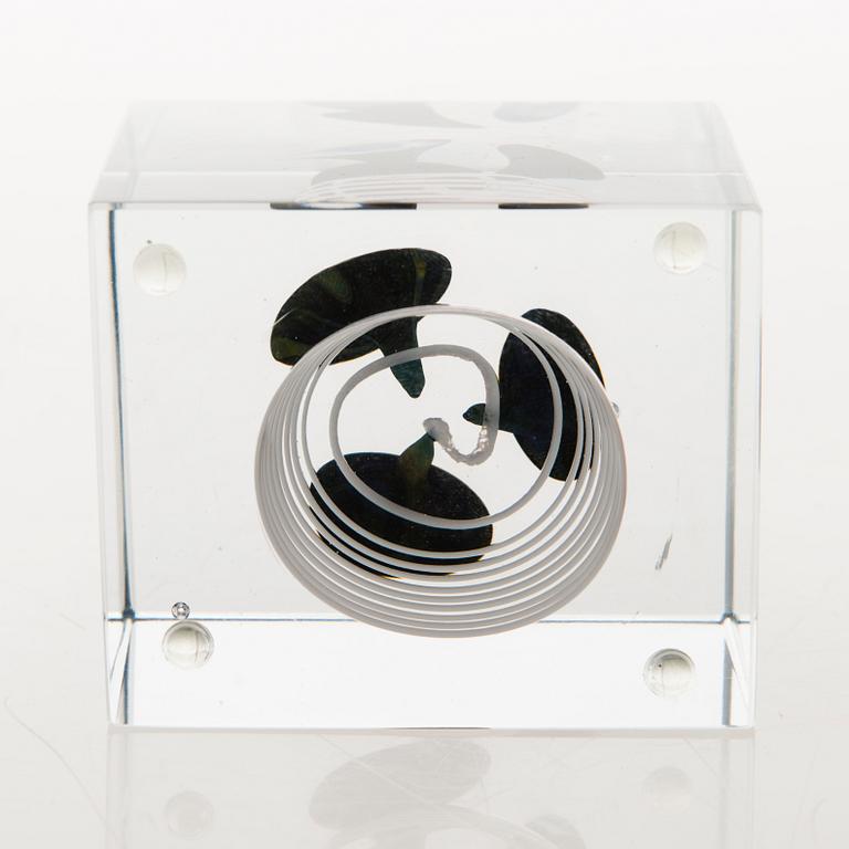 OIVA TOIKKA, An annual glass cube, signed Oiva Toikka Nuutajärvi 1978 and numbered 876/2000.