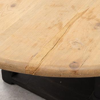 A Baroque style dining table, 19th Century.