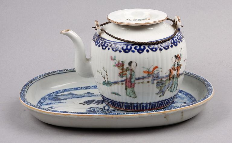 TEKANNA samt FAT, porslin, Kina, 1800-tal.