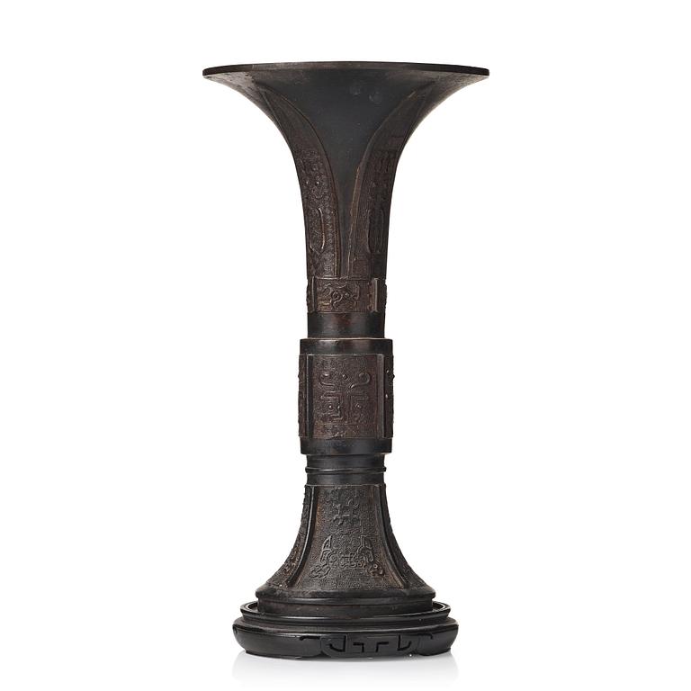 A bronze ritual wine vessel (gu), presumably late Mingdynasty (1368-1644).