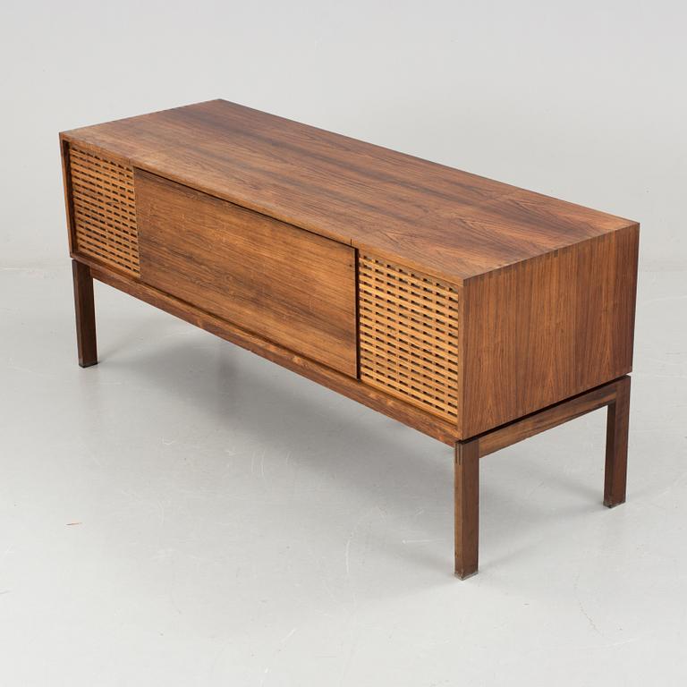 MUSIKMÖBEL, Beomaster 1200 RG Type 2226, Bang & Olufsen. 1965.