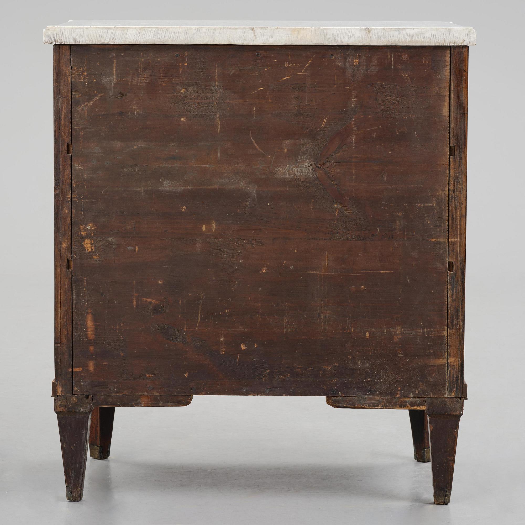 A late Gustavian mahogny commode.