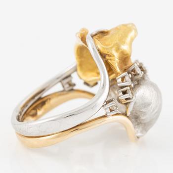 C Antonsen ring 14K guld och vitguld med runda briljantslipade diamanter.