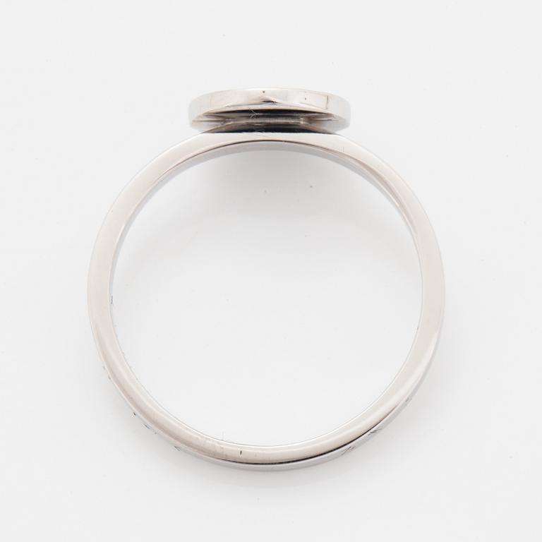 Ring, vitguld med åttkantslipade diamanter.