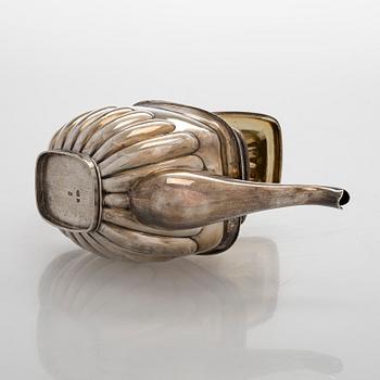 A silver teapot, maker's mark of Matvei Grechushnikov, Moscow 1823.