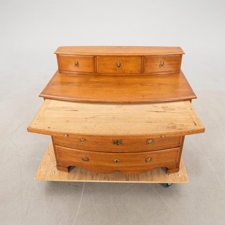 Chest of drawers with a superstructure, Late Baroque 18th century.