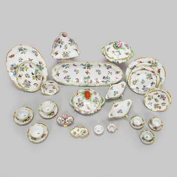 Herend, ruoka-astiasto, 91 osaa, posliinia, "Queen Victoria". Unkari.