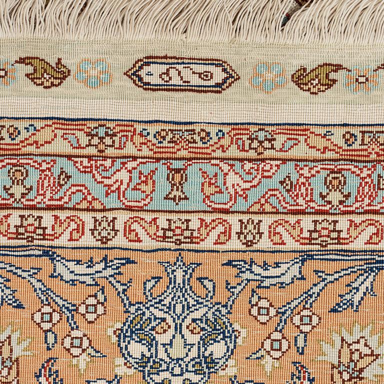 Matto an old silk Turkey, ca 237,5 x 146,5 (as well as 3,5-4 cm flat weave at the ends).