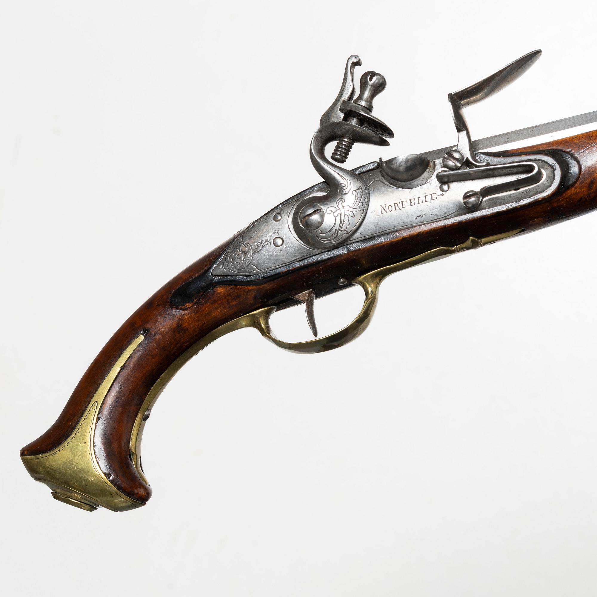 Flintlåspistoler, ett par, signerade C. SCHEL 1709, Nortelie. (Caspar el.Christopher Schiel).