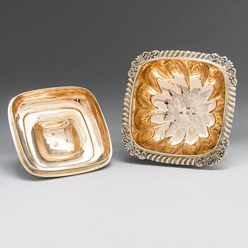 A parcel-gilt silver bonbonniere, maker's mark of Samuel Eberlein, Saint Petersburg, Russia 1825.