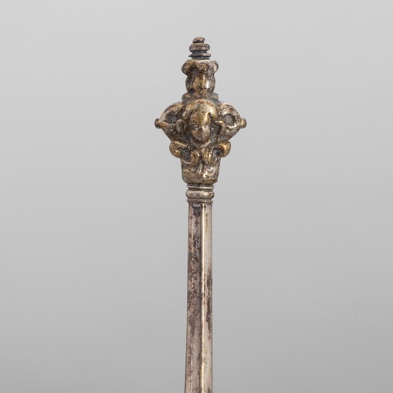 A Swedish 17th Century silver spoon, mark possibly of David Richter the elder (Stockholm 1630-1677 (-78)).