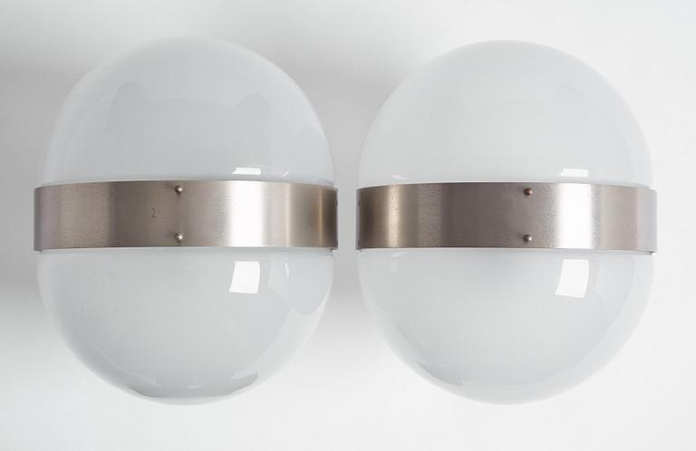 Sergio Mazza, a pair of "Clio" wall lamps, Artemide, Italy 1960s.