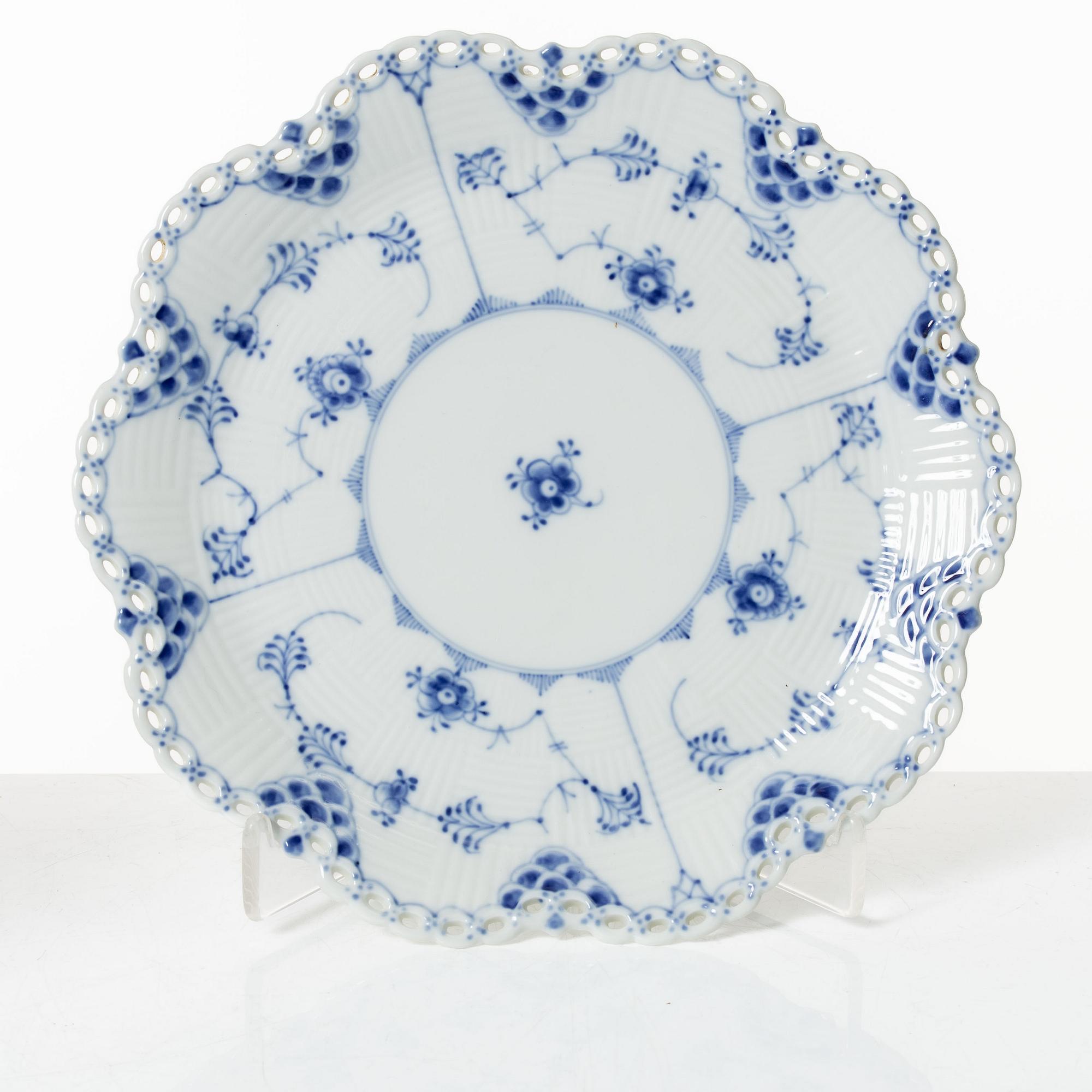 Te- och kaffeservis, 57 delar, porslin, "Musselmalet", Royal Copenhagen, Danmark.