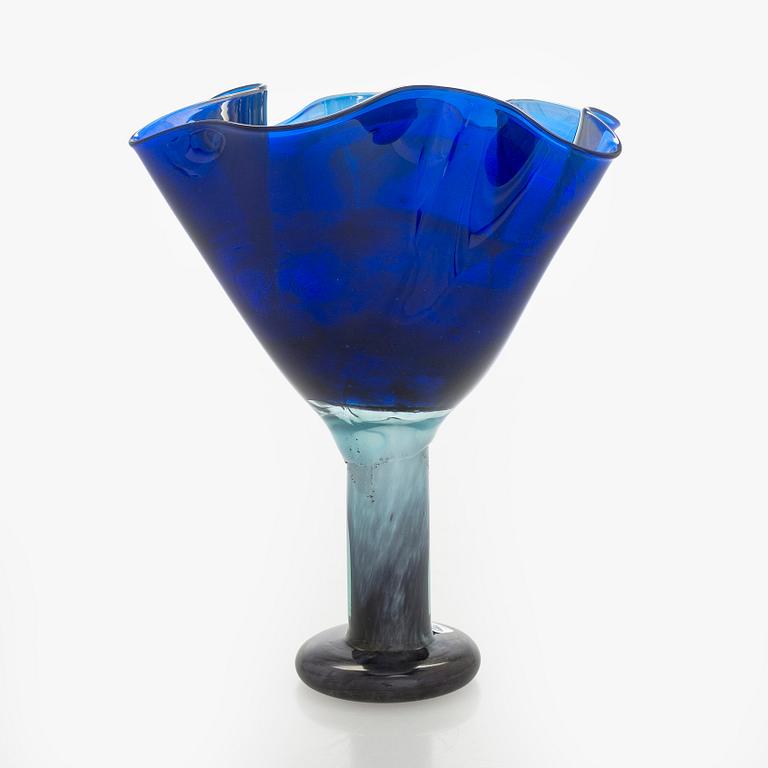 Oiva Toikka, an art glass, signed Oiva Toikka Nuutajärvi Notsjö 1988.