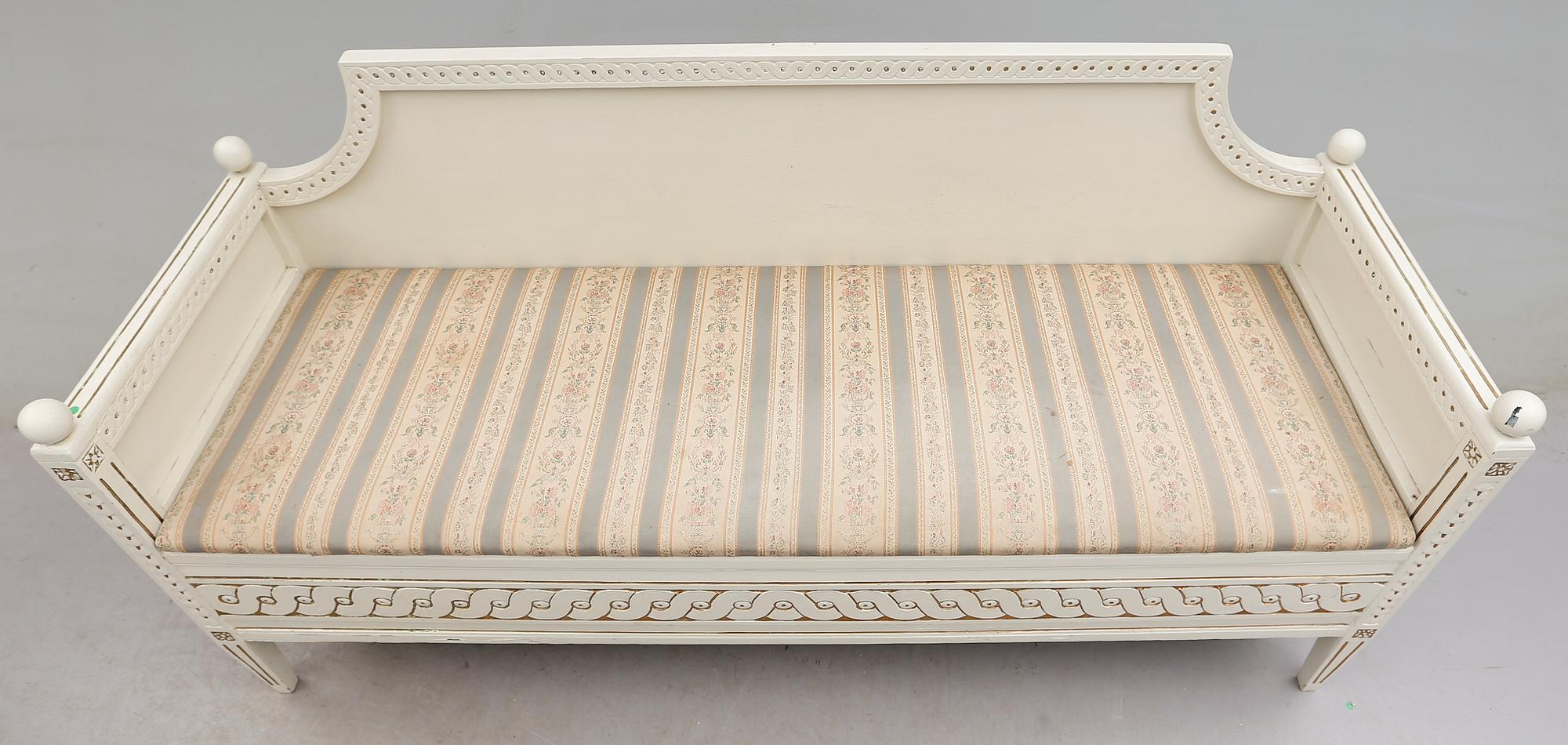 SOFFA, sengustaviansk, omkring år 1800.