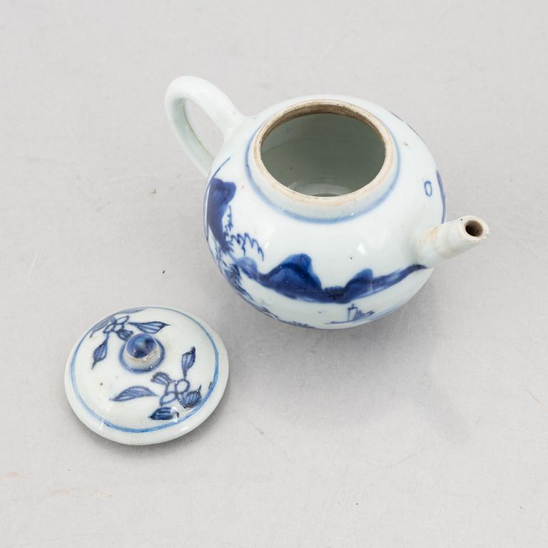 A group of three Chinese porcelain cups, two sacuers and a small teapot, Qing dynasty, 18th century.